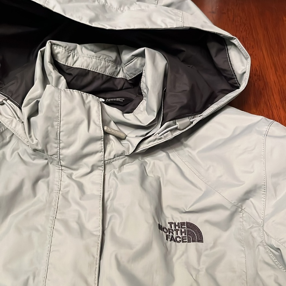 The North Face Women's Gray Hooded Jacket Raincoat Size Large - Picture 3 of 11